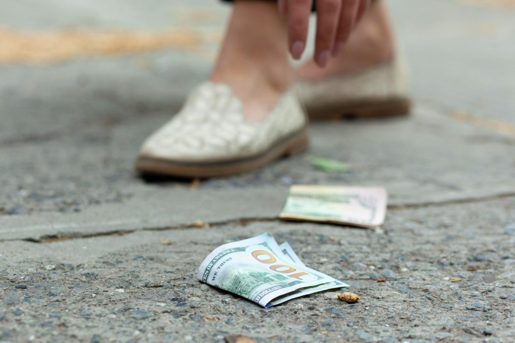 ¿Puedo quedarme con una cosa perdida que me encuentre en la calle?